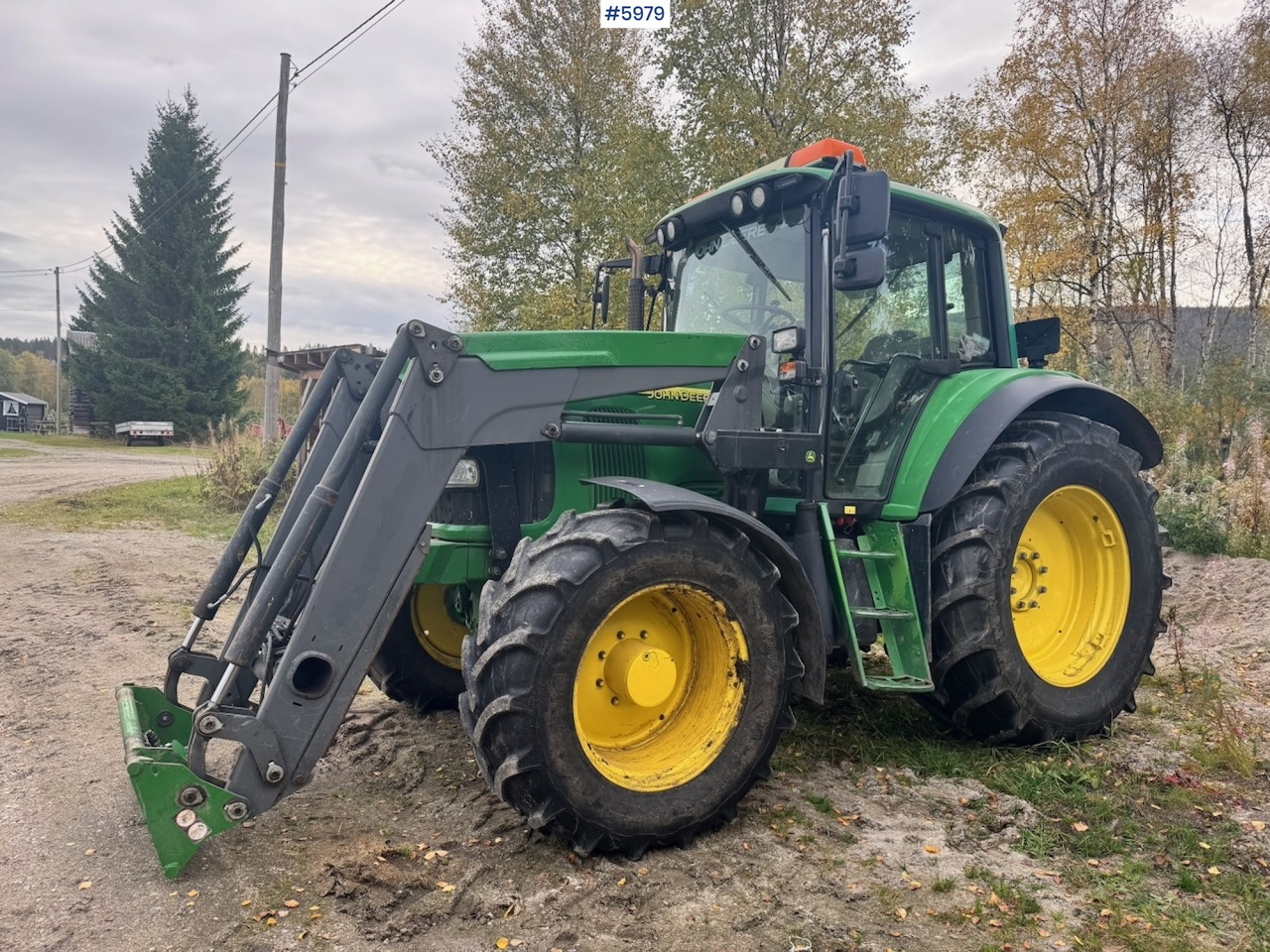 Trattore 2005 John Deere 6420 with Front Loader: foto 7