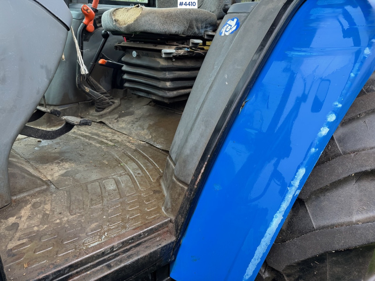 Trattore 2006 New Holland TL100 A w/Front Loader.: foto 20