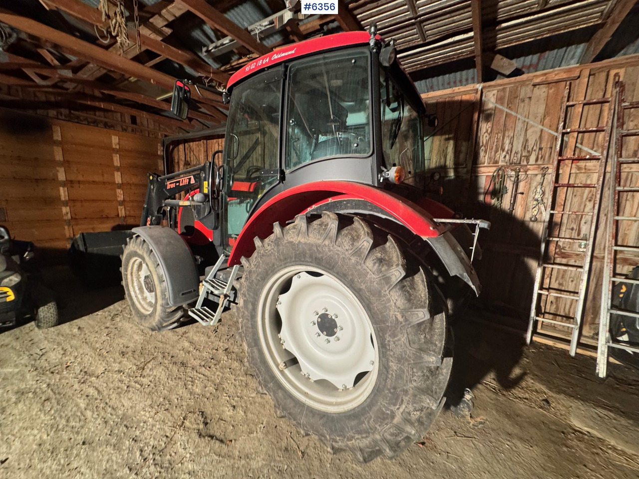 2008 Zetor 8541 Proxima Plus with loader, pallet forks, and snow bucket. Only 1,452 hours! - Trattore: foto 5 2008 Zetor 8541 Proxima Plus with loader, pallet forks, and snow bucket. Only 1,452 hours! - Trattore: foto 5