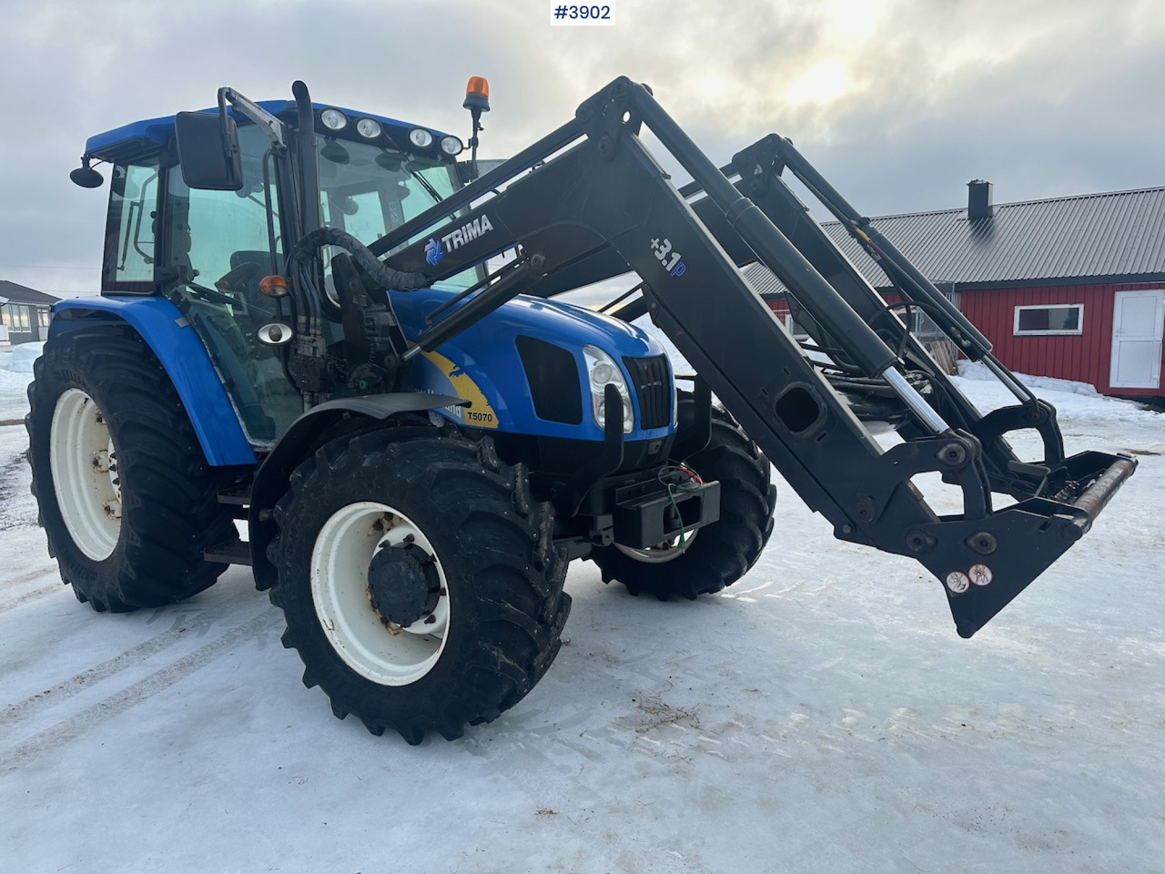2011 New Holland T5070 4x4 m/ frontlaster - Trattore: foto 2 2011 New Holland T5070 4x4 m/ frontlaster - Trattore: foto 2
