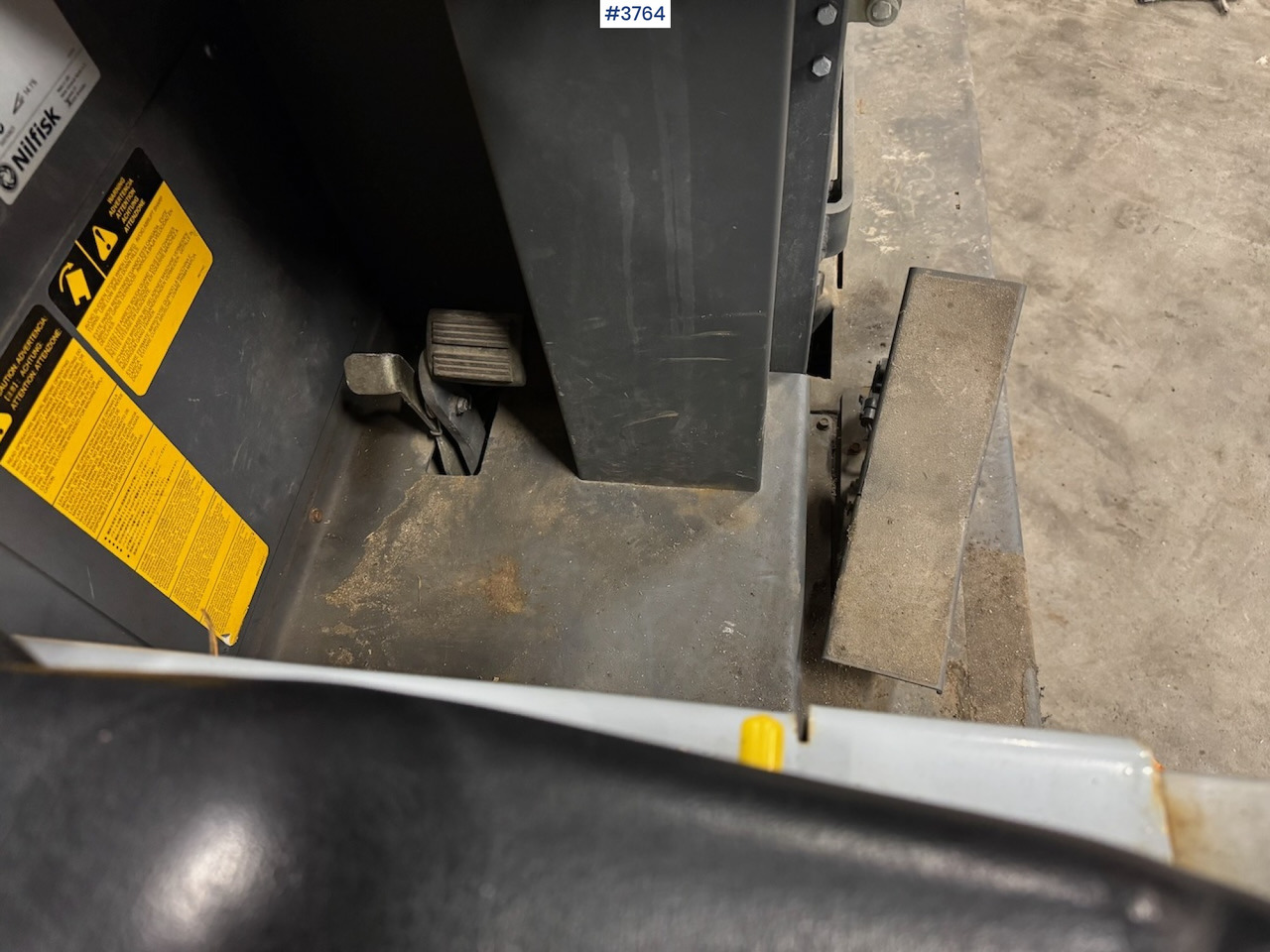 Spazzatrice industriale 2012 Nilfisk CR 1200 broom and sweeper: foto 10 Spazzatrice industriale 2012 Nilfisk CR 1200 broom and sweeper: foto 10