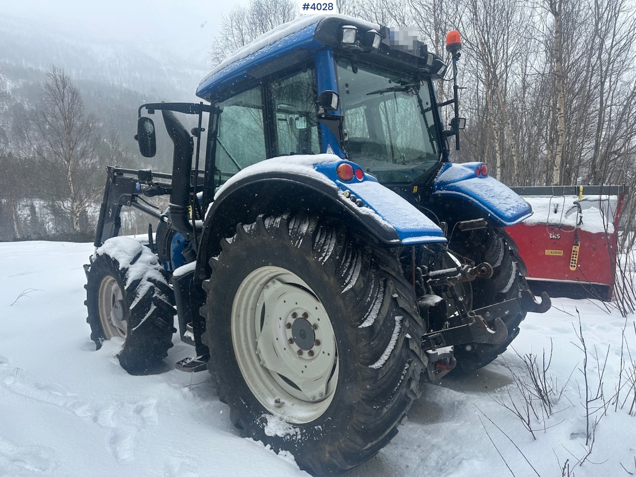 2012 Valtra N122 4x4 traktor w/ front loader and Dalen snow blower - Trattore: foto 4 2012 Valtra N122 4x4 traktor w/ front loader and Dalen snow blower - Trattore: foto 4