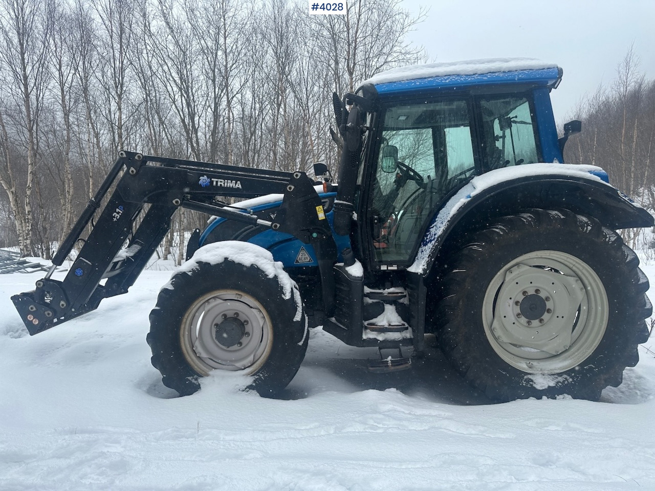 2012 Valtra N122 4x4 traktor w/ front loader and Dalen snow blower - Trattore: foto 3 2012 Valtra N122 4x4 traktor w/ front loader and Dalen snow blower - Trattore: foto 3