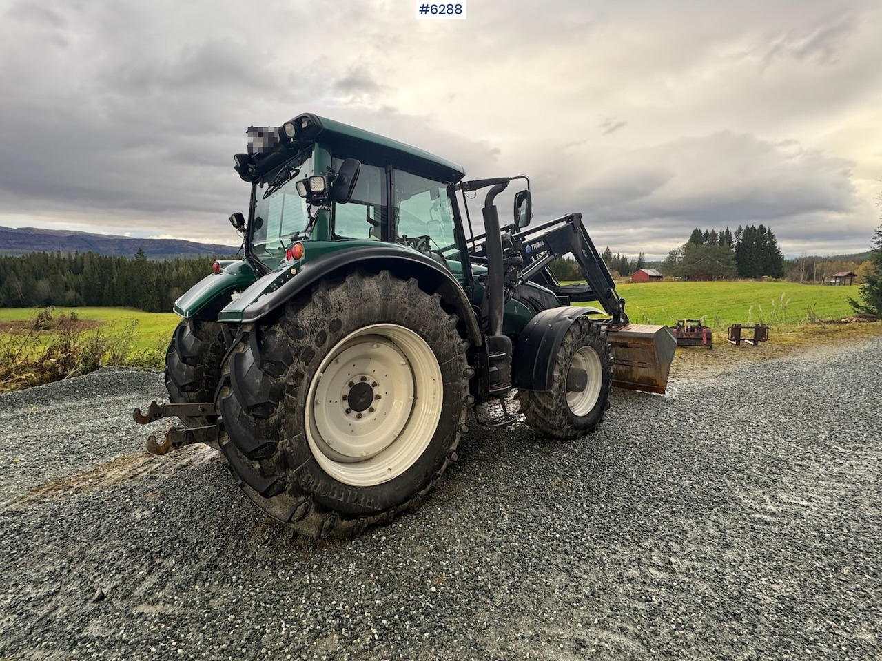 2013 Valtra T203 w/ Trima front loader, snow bucket, gravel bucket, pallet forks and timber clamp! - Trattore: foto 4 2013 Valtra T203 w/ Trima front loader, snow bucket, gravel bucket, pallet forks and timber clamp! - Trattore: foto 4