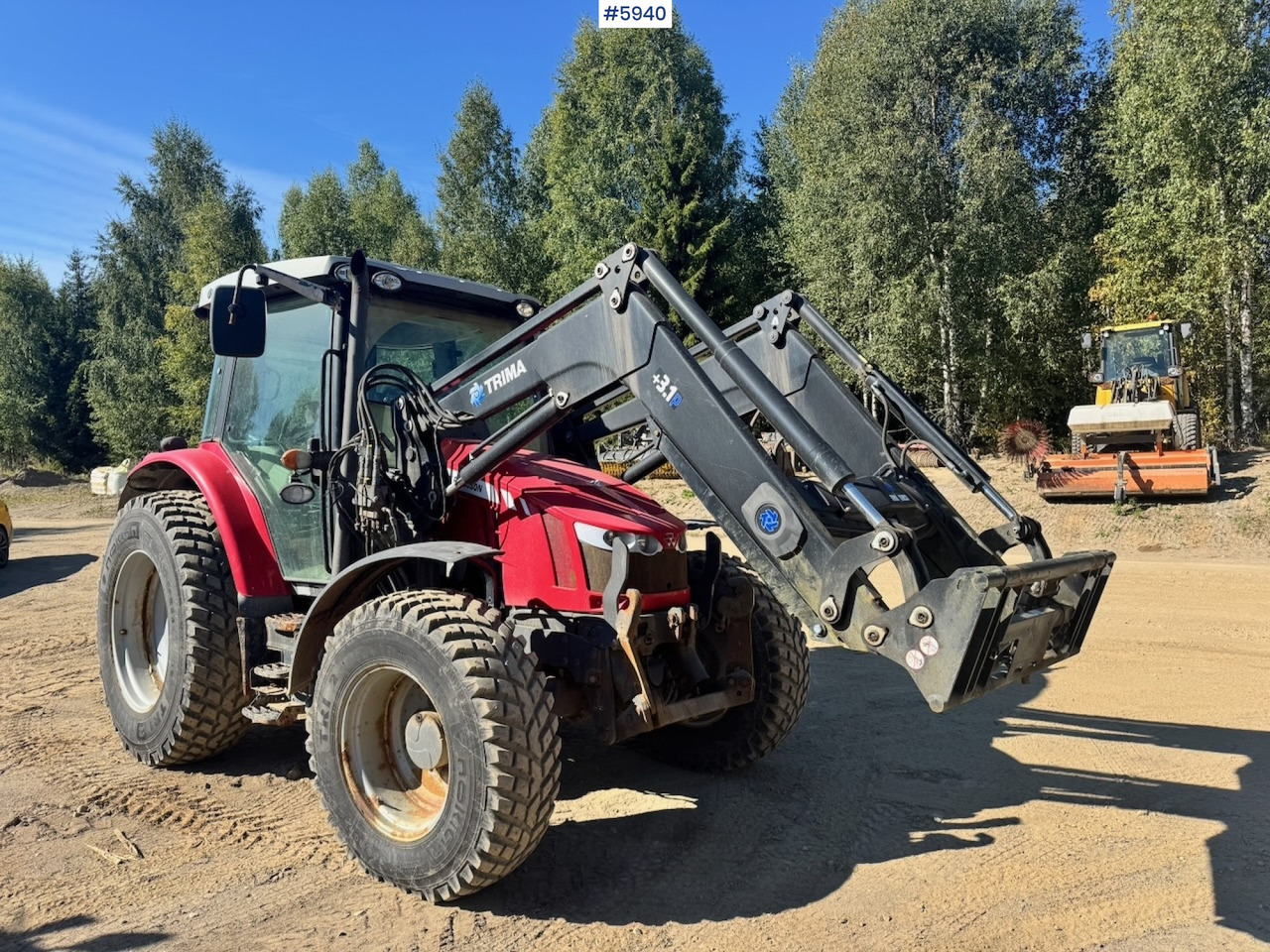 2014 Massey Ferguson 5610 w/ Front Loader and Hydraulics. 1950 hours! - Trattore: foto 1 2014 Massey Ferguson 5610 w/ Front Loader and Hydraulics. 1950 hours! - Trattore: foto 1