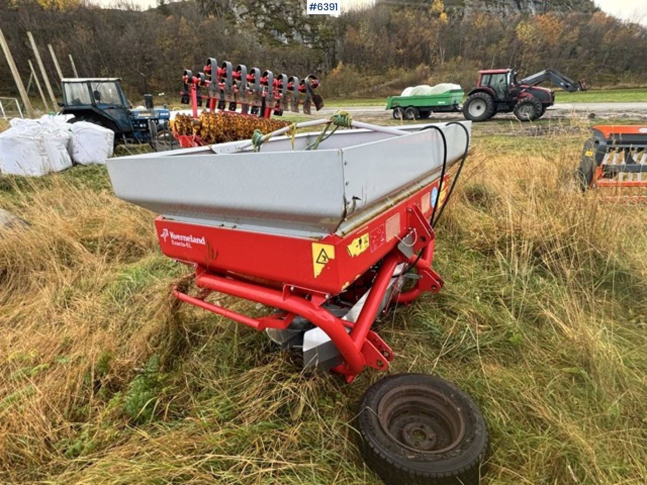 2016 Kverneland fertilizer spreader. Repair object. - Spandiconcime: foto 3 2016 Kverneland fertilizer spreader. Repair object. - Spandiconcime: foto 3