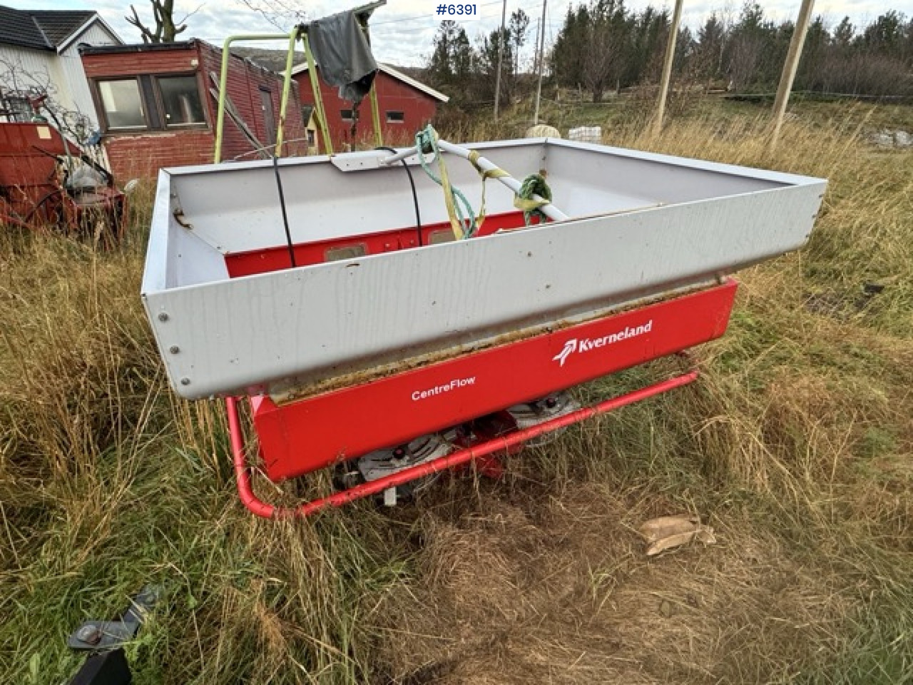 2016 Kverneland fertilizer spreader. Repair object. - Spandiconcime: foto 1 2016 Kverneland fertilizer spreader. Repair object. - Spandiconcime: foto 1