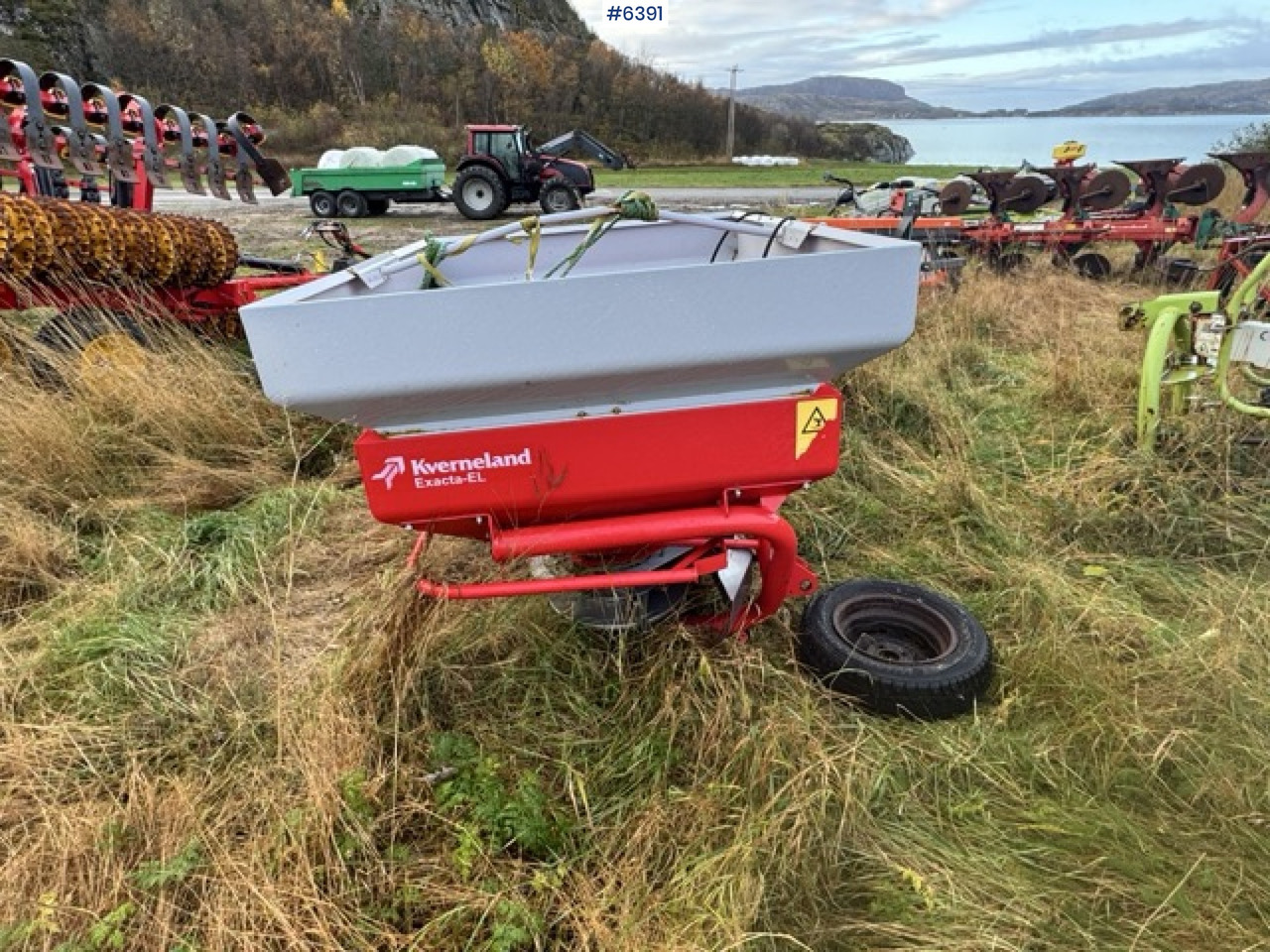 2016 Kverneland fertilizer spreader. Repair object. - Spandiconcime: foto 4 2016 Kverneland fertilizer spreader. Repair object. - Spandiconcime: foto 4