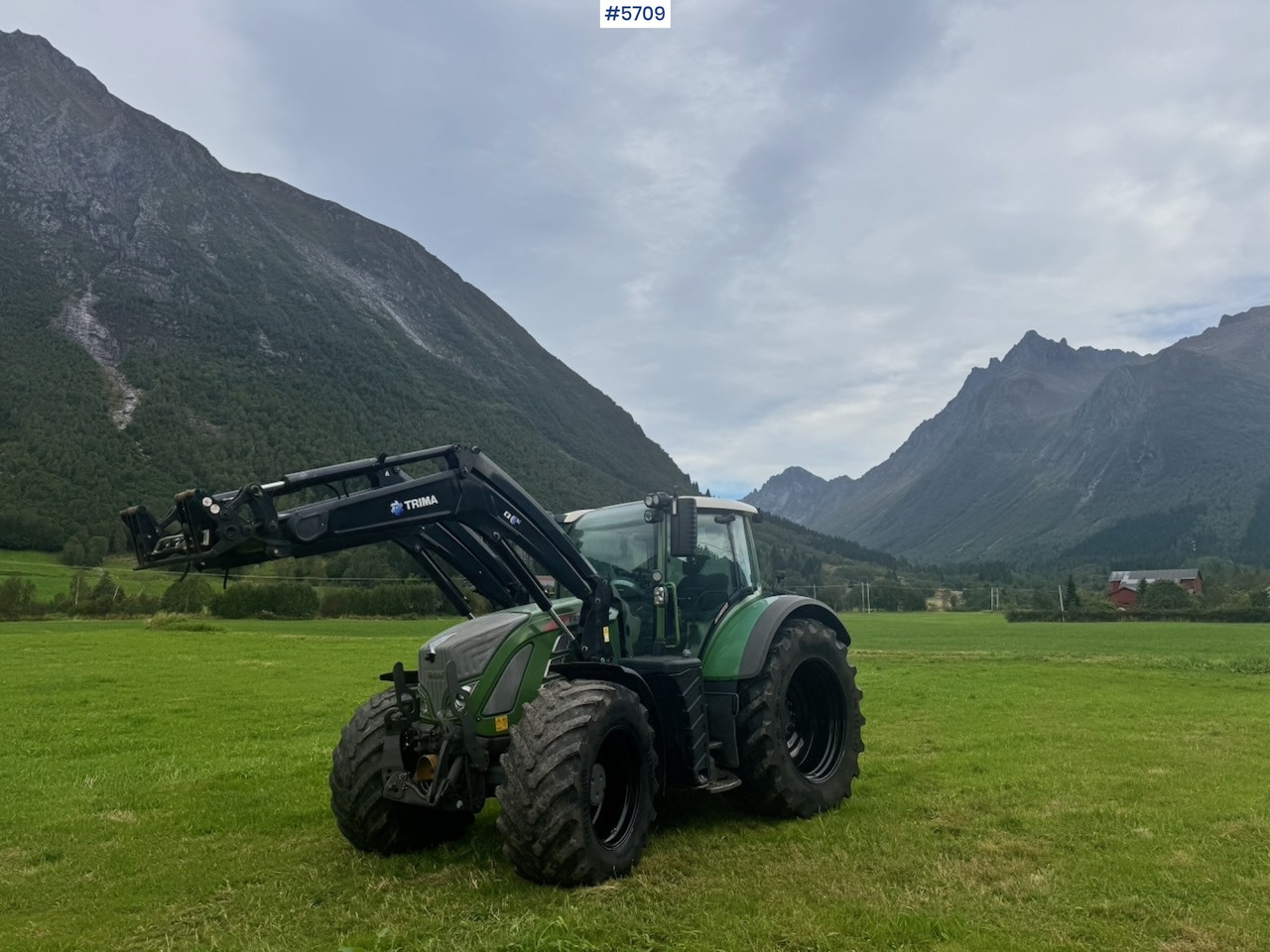 2017 Fendt 724 Vario w/ GPS, Front PTO, Loader and hydraulics. - Trattore: foto 1 2017 Fendt 724 Vario w/ GPS, Front PTO, Loader and hydraulics. - Trattore: foto 1