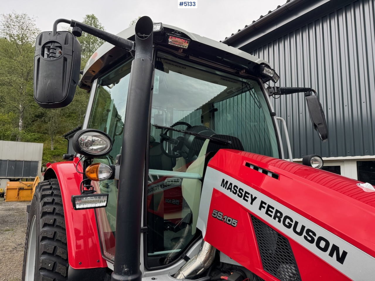 2022 Massey Ferguson 5S.105 w/front hydraulics and plowing rig - Trattore: foto 2 2022 Massey Ferguson 5S.105 w/front hydraulics and plowing rig - Trattore: foto 2