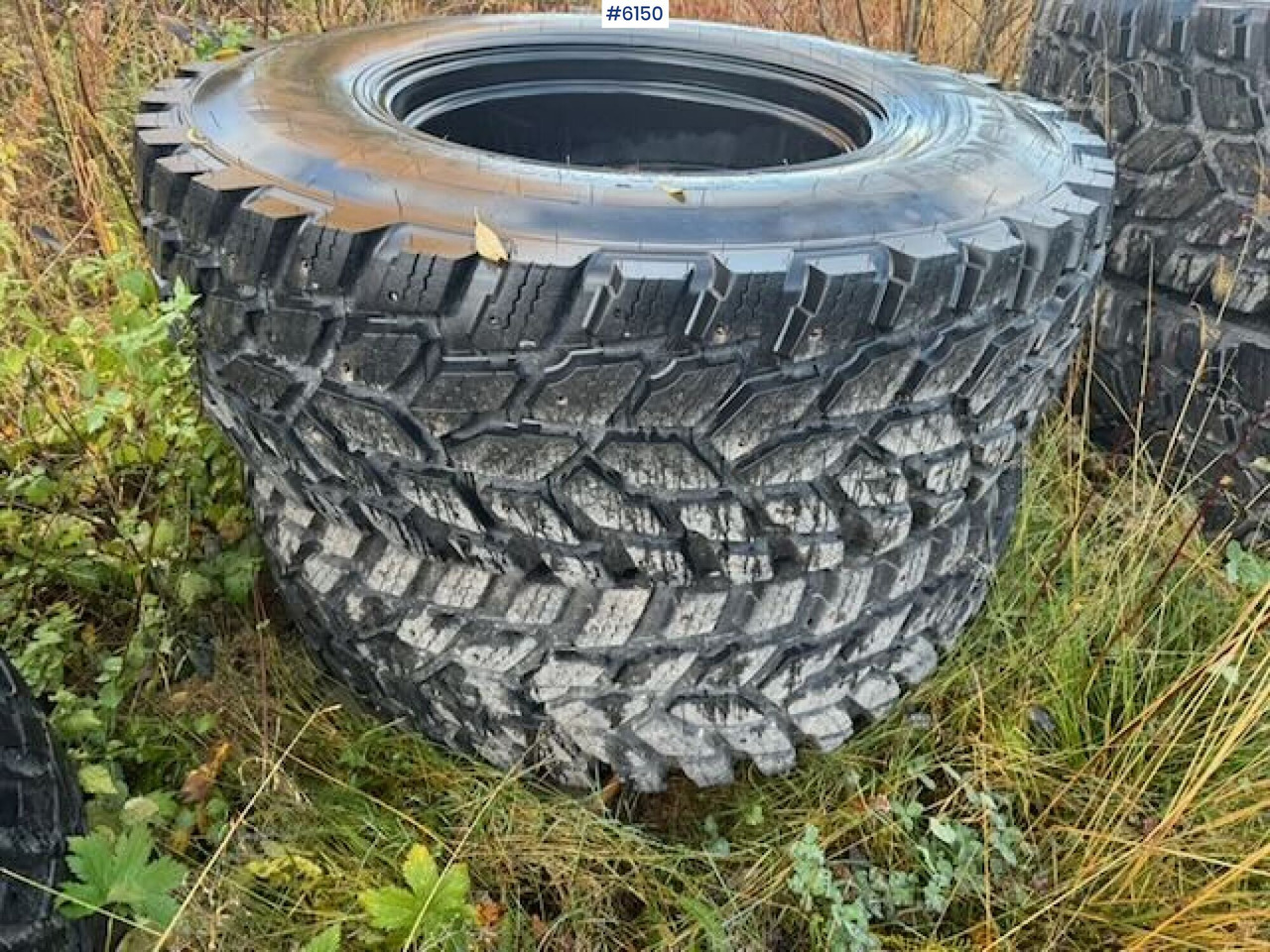 Complete set of Nokian studded tires - Pneumatico per Macchina agricola: foto 4 Complete set of Nokian studded tires - Pneumatico per Macchina agricola: foto 4