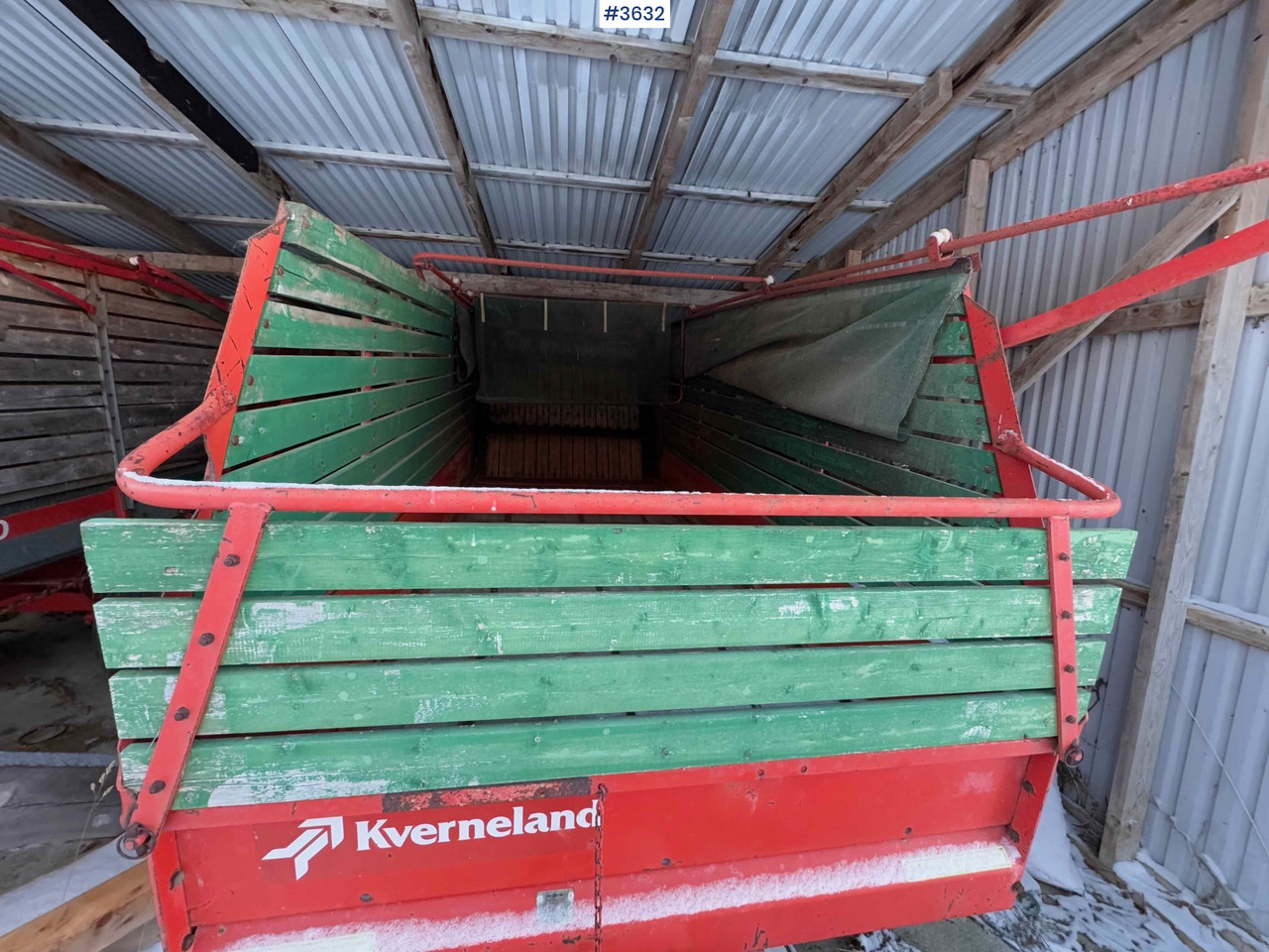 Macchina da fienagione Kverneland UN7000 unloading trailer: foto 8 Macchina da fienagione Kverneland UN7000 unloading trailer: foto 8