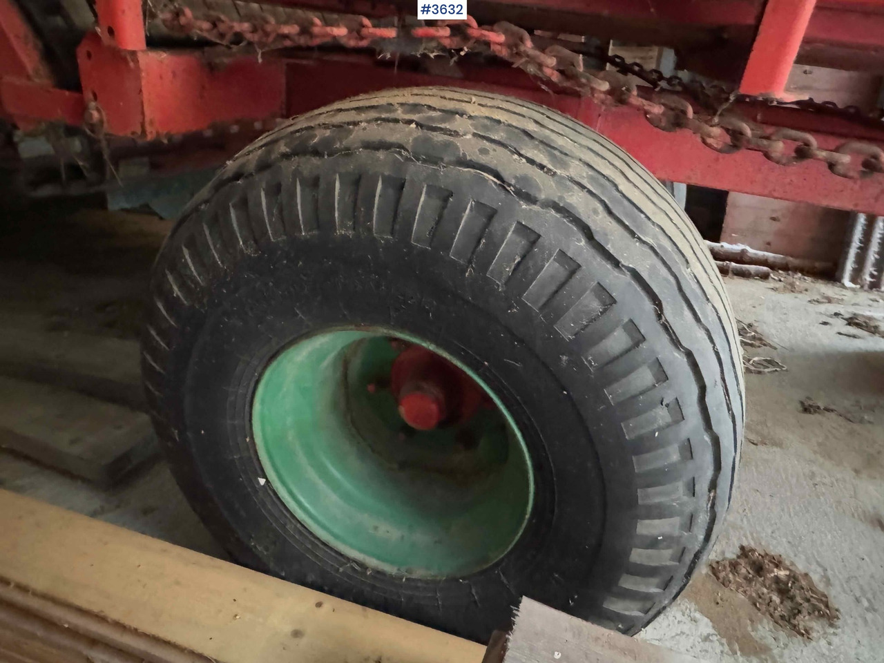 Macchina da fienagione Kverneland UN7000 unloading trailer: foto 13 Macchina da fienagione Kverneland UN7000 unloading trailer: foto 13