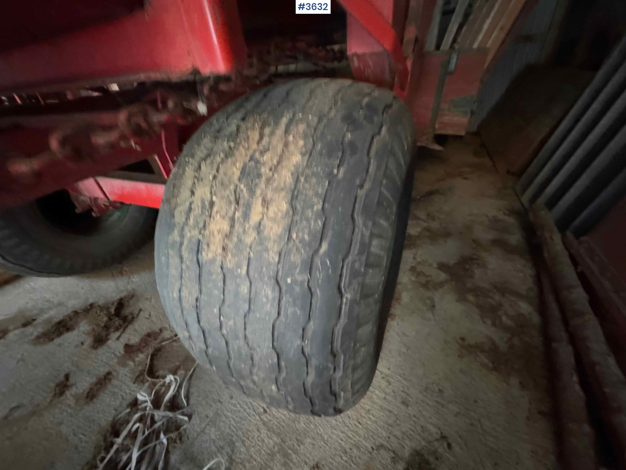 Macchina da fienagione Kverneland UN7000 unloading trailer: foto 11 Macchina da fienagione Kverneland UN7000 unloading trailer: foto 11