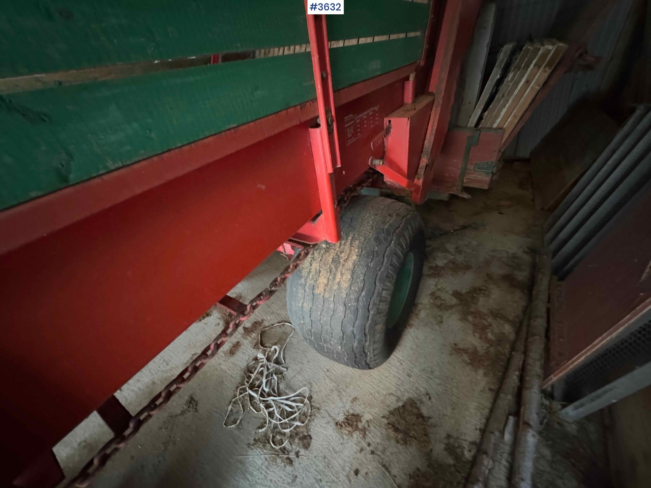 Macchina da fienagione Kverneland UN7000 unloading trailer: foto 10 Macchina da fienagione Kverneland UN7000 unloading trailer: foto 10