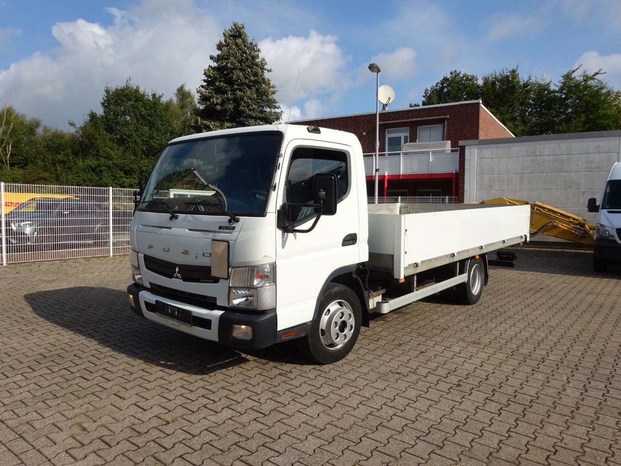 FUSO CANTER 7C15 Pritsche 4x2 - Furgone con cassone fisso: foto 3 FUSO CANTER 7C15 Pritsche 4x2 - Furgone con cassone fisso: foto 3