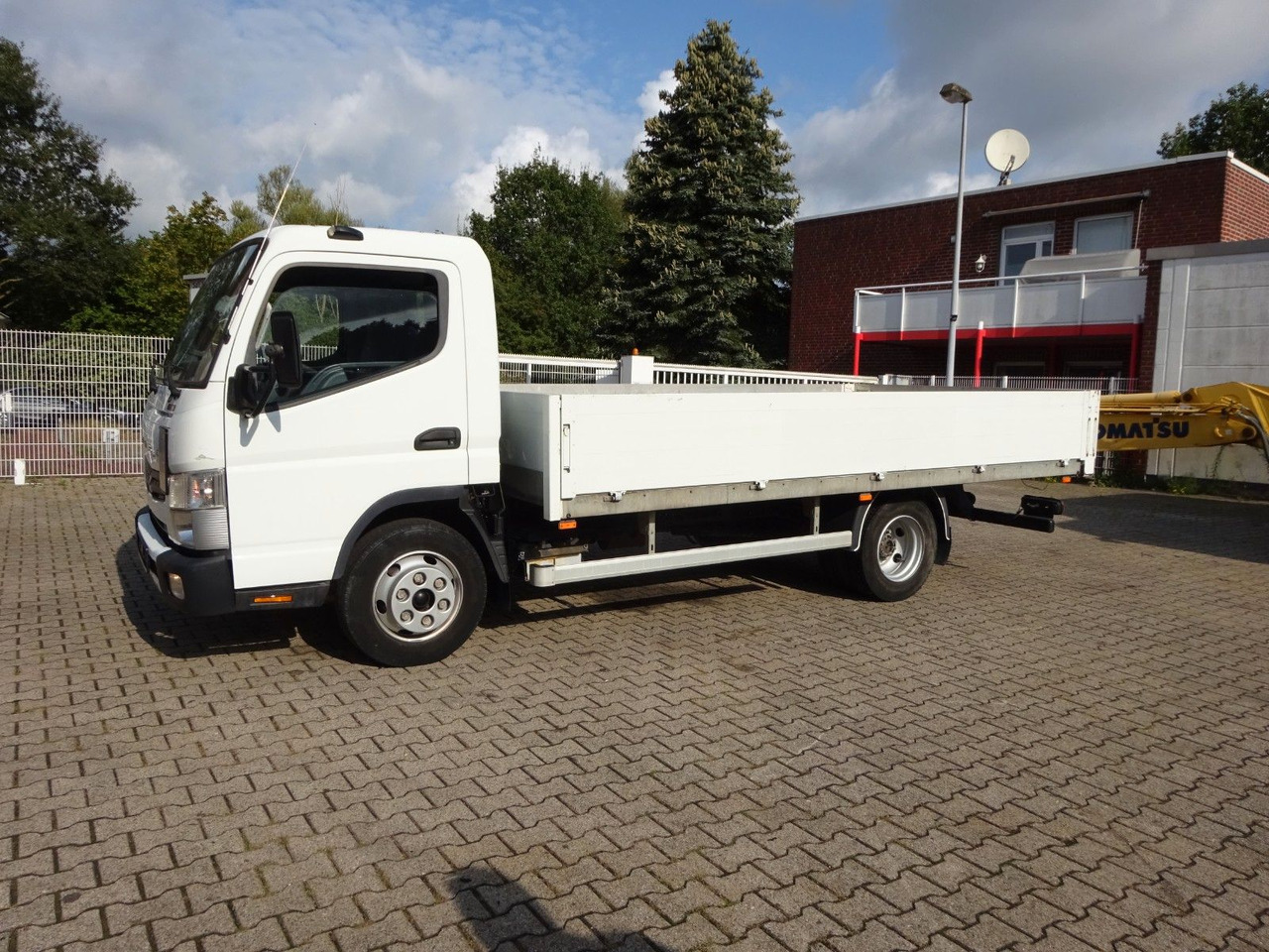 FUSO CANTER 7C15 Pritsche 4x2 - Furgone con cassone fisso: foto 4 FUSO CANTER 7C15 Pritsche 4x2 - Furgone con cassone fisso: foto 4