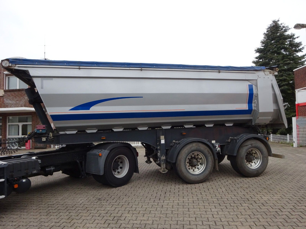 Kempf Kippauflieger ALU mit E-Abdeckplane 27m³ - Semirimorchio ribaltabile: foto 1 Kempf Kippauflieger ALU mit E-Abdeckplane 27m³ - Semirimorchio ribaltabile: foto 1