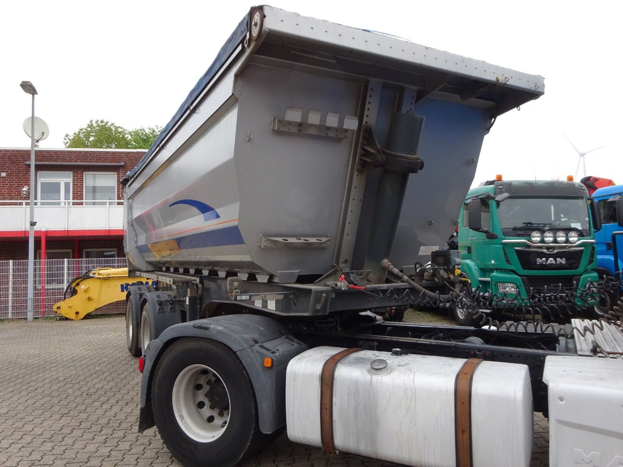 Kempf Kippauflieger ALU mit E-Abdeckplane 27m³ - Semirimorchio ribaltabile: foto 4 Kempf Kippauflieger ALU mit E-Abdeckplane 27m³ - Semirimorchio ribaltabile: foto 4