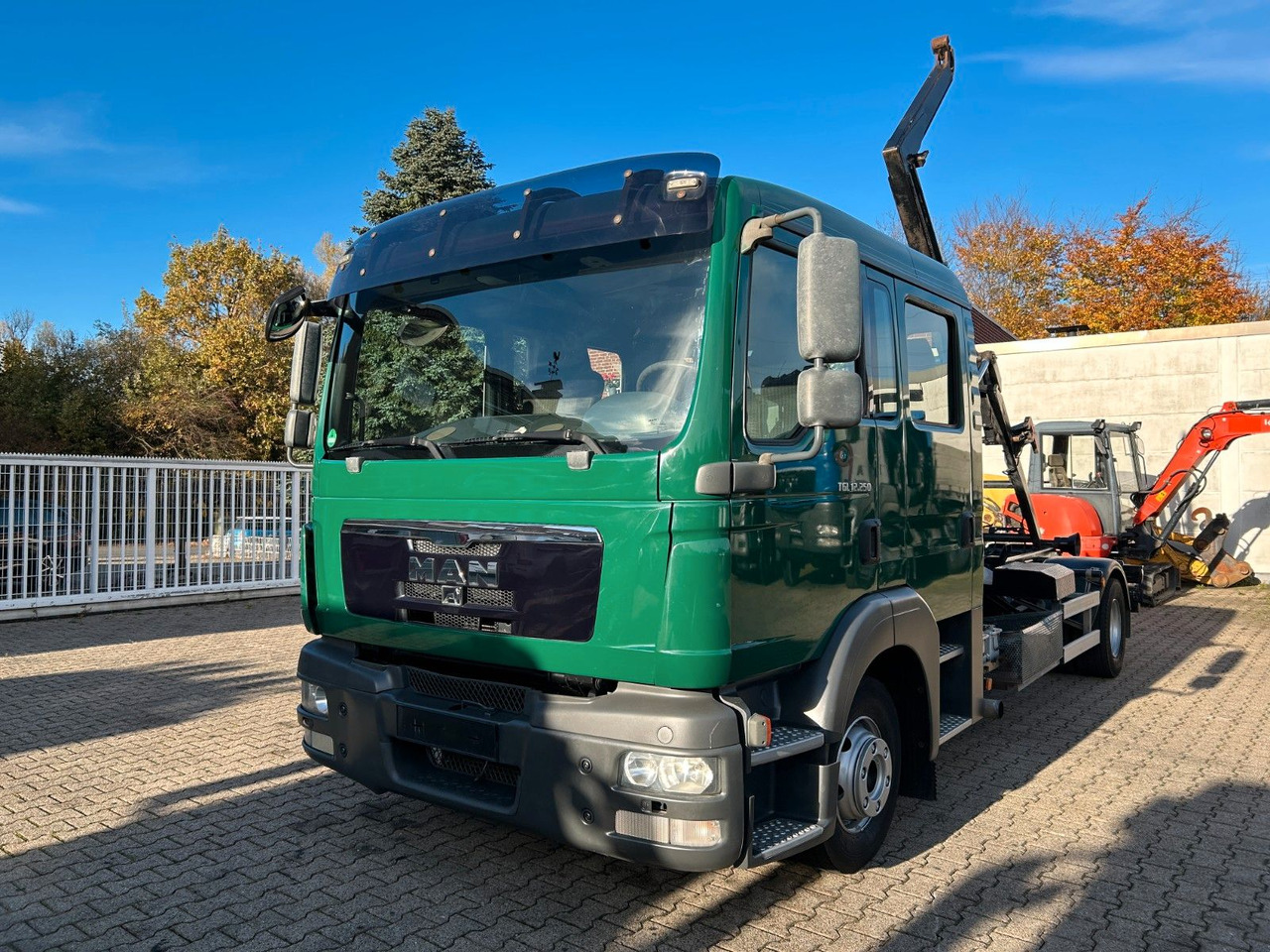 MAN 12.250 Doppelkabine Abroller - Autocarro scarrabile: foto 1 MAN 12.250 Doppelkabine Abroller - Autocarro scarrabile: foto 1