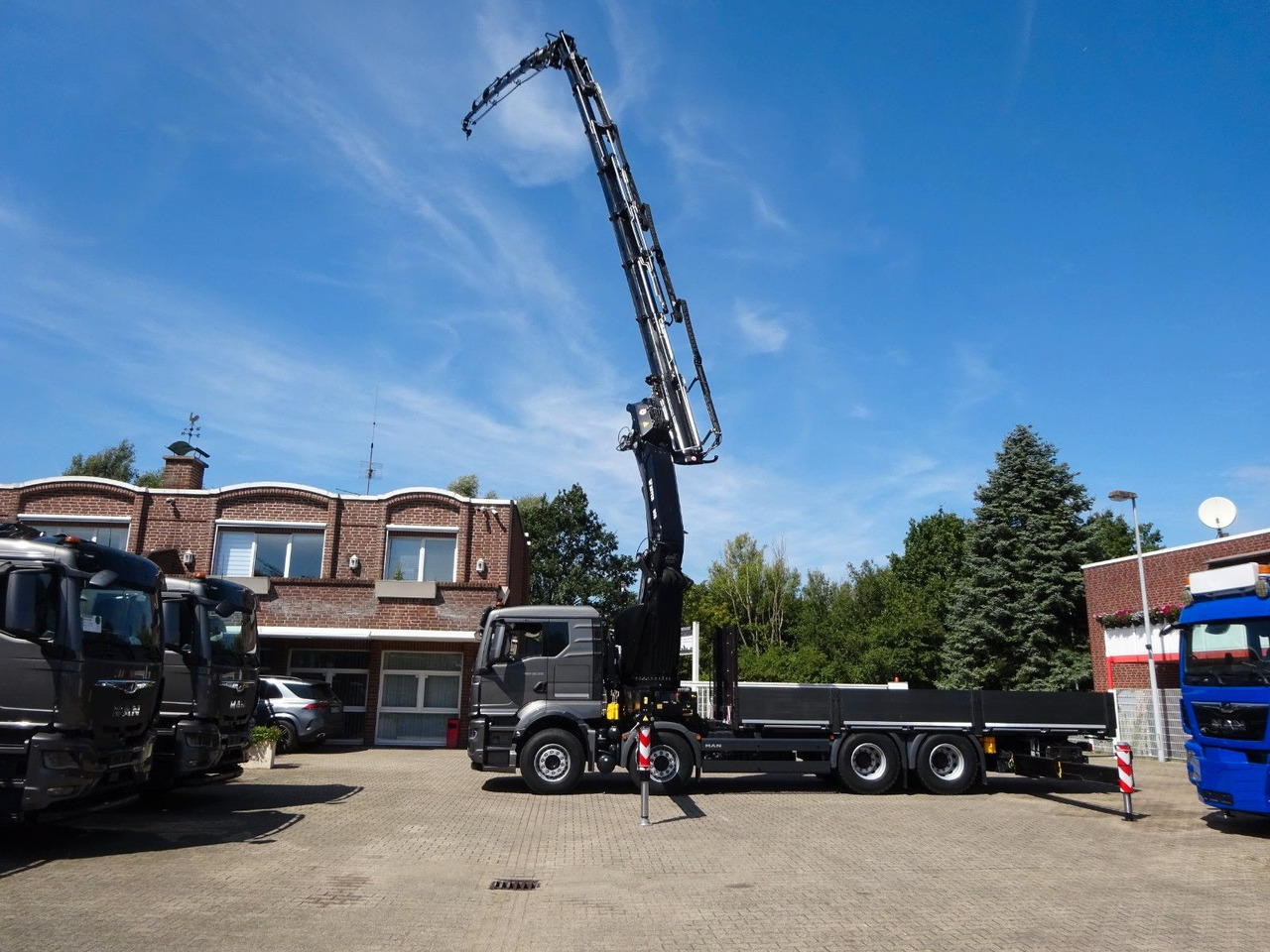 MAN 35.510 P+ 955 Effer jib Seilwind(100t Meterkran MAN 35.510 P+ 955 Effer jib Seilwind New Truck - Camion con gru, Autocarro con pianale/ Cassone fisso: foto 1 MAN 35.510 P+ 955 Effer jib Seilwind(100t Meterkran MAN 35.510 P+ 955 Effer jib Seilwind New Truck - Camion con gru, Autocarro con pianale/ Cassone fisso: foto 1