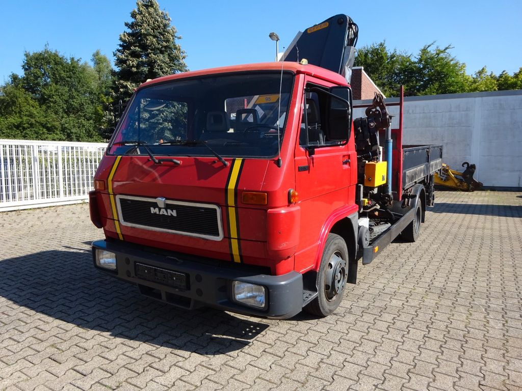 MAN 9.150 Pritsche + Effer 953S Dachdeckerkran 4x2 - Camion con gru, Autocarro con pianale/ Cassone fisso: foto 2 MAN 9.150 Pritsche + Effer 953S Dachdeckerkran 4x2 - Camion con gru, Autocarro con pianale/ Cassone fisso: foto 2