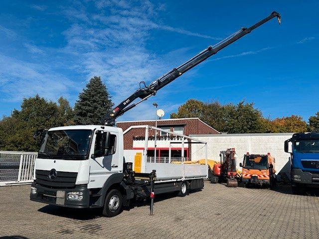 Mercedes-Benz 1221 Pritsche + HIAB XS077 ES 3 - 4x2 weiß - Autocarro con pianale/ Cassone fisso, Camion con gru: foto 1 Mercedes-Benz 1221 Pritsche + HIAB XS077 ES 3 - 4x2 weiß - Autocarro con pianale/ Cassone fisso, Camion con gru: foto 1