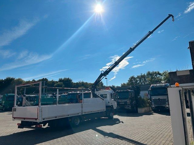 Mercedes-Benz 1221 Pritsche + HIAB XS077 ES 3 - 4x2 weiß - Autocarro con pianale/ Cassone fisso, Camion con gru: foto 5 Mercedes-Benz 1221 Pritsche + HIAB XS077 ES 3 - 4x2 weiß - Autocarro con pianale/ Cassone fisso, Camion con gru: foto 5
