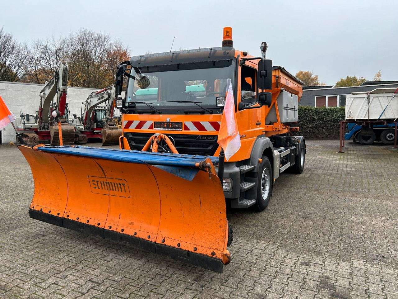 Mercedes-Benz 1824 Axor Abroller mit Schneeschild und Streuer - Autocarro scarrabile: foto 1 Mercedes-Benz 1824 Axor Abroller mit Schneeschild und Streuer - Autocarro scarrabile: foto 1