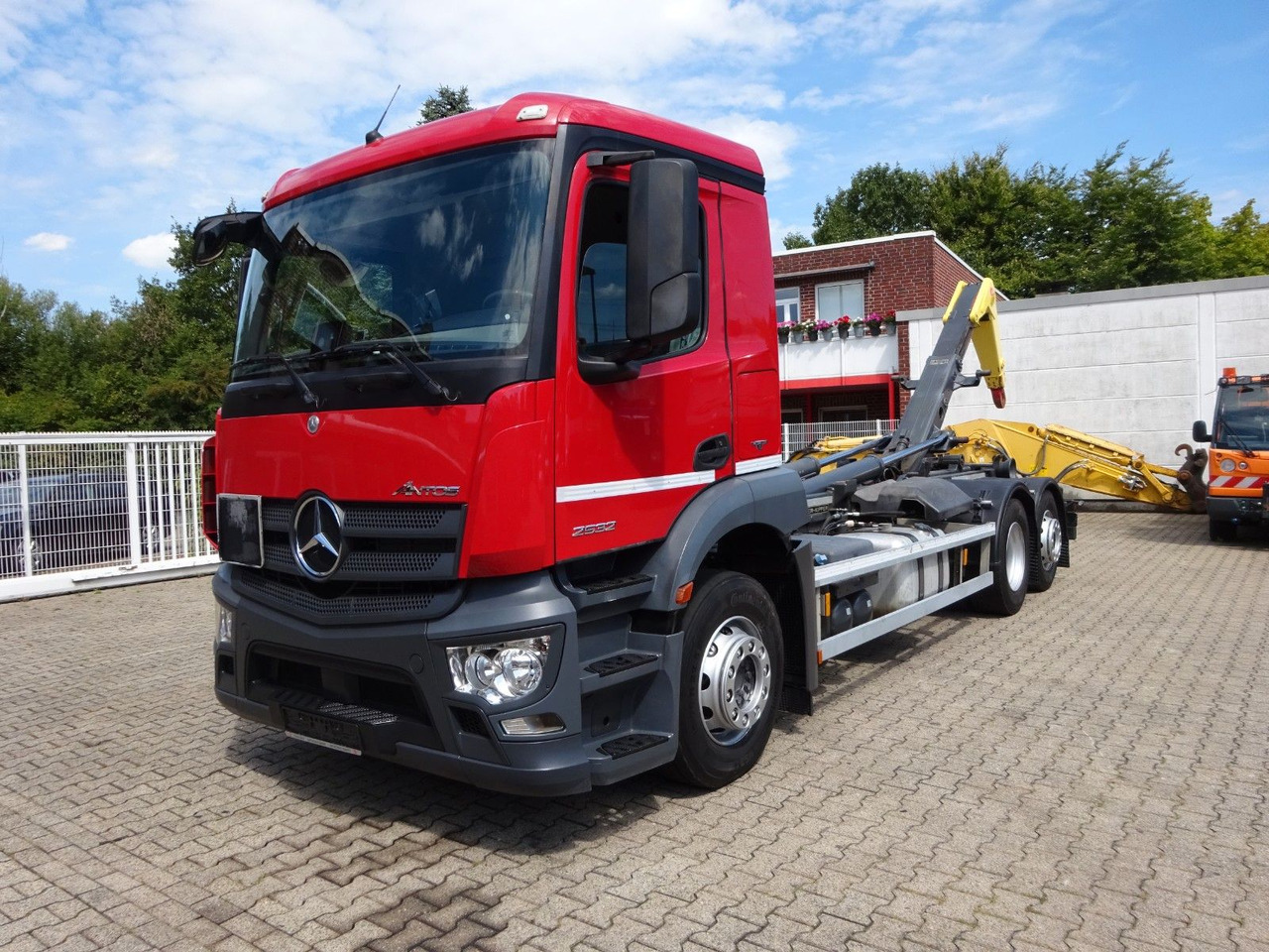 Mercedes-Benz 2532 ANTOS MEILLER Abroller Lift+Lenkachse 6x2 - Autocarro scarrabile: foto 1 Mercedes-Benz 2532 ANTOS MEILLER Abroller Lift+Lenkachse 6x2 - Autocarro scarrabile: foto 1