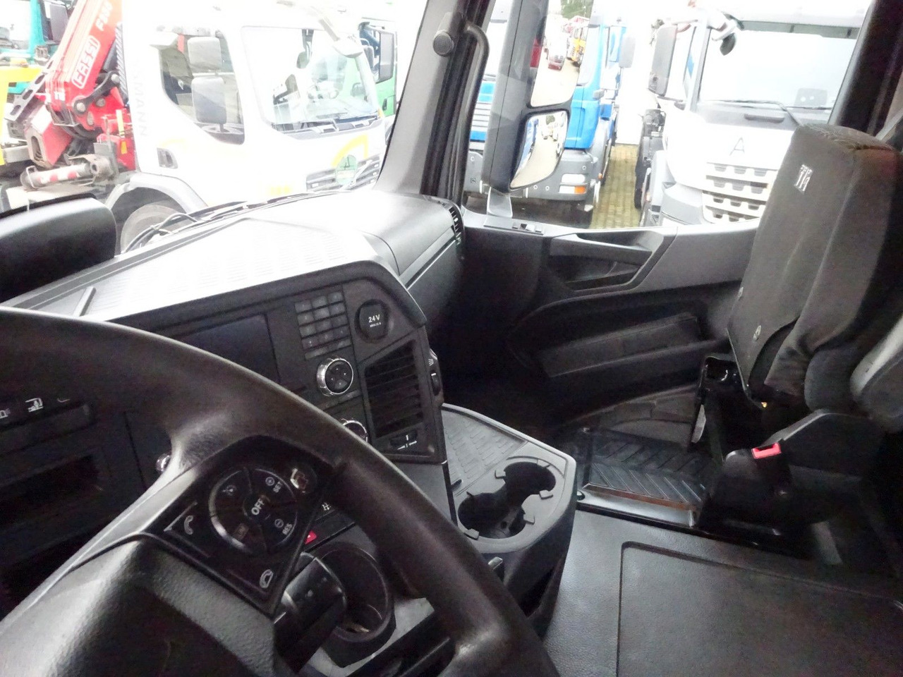 Trattore stradale Mercedes-Benz 1853 Arocs SZM mit Kipperpumpe: foto 13