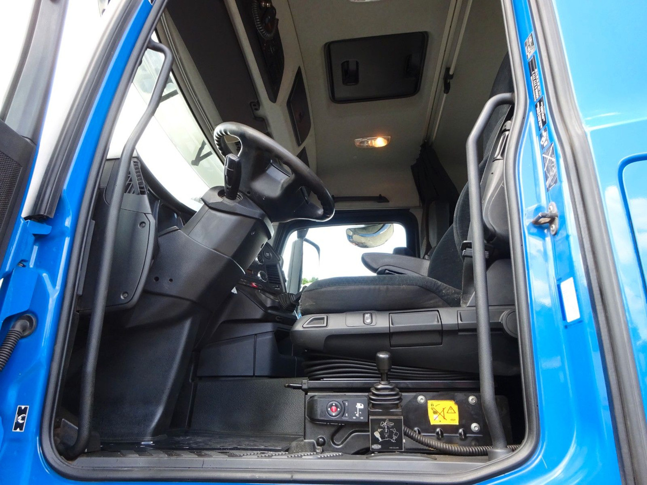Trattore stradale Mercedes-Benz 1853 Arocs SZM mit Kipperpumpe: foto 9