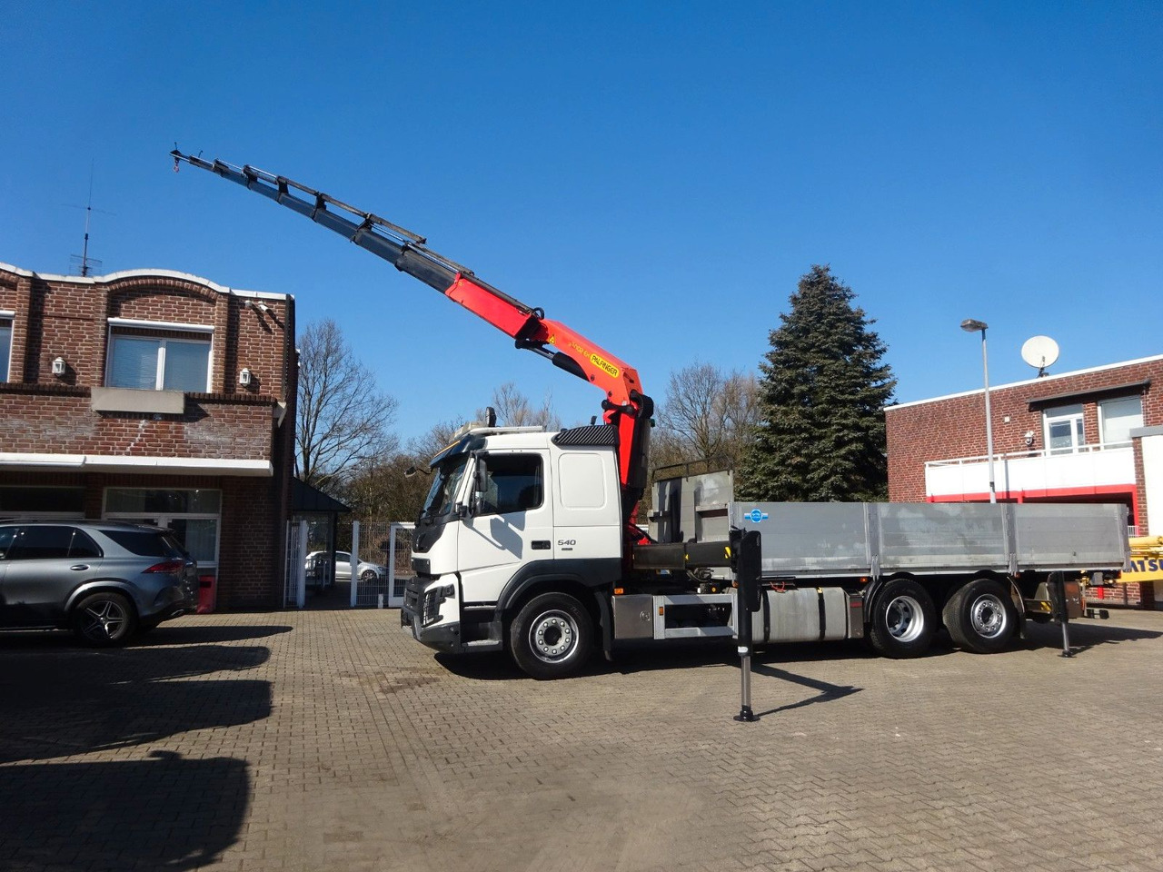 Volvo FMX 540 Pritsche + PK 33002 Kran 6x2 - Camion con gru: foto 3 Volvo FMX 540 Pritsche + PK 33002 Kran 6x2 - Camion con gru: foto 3