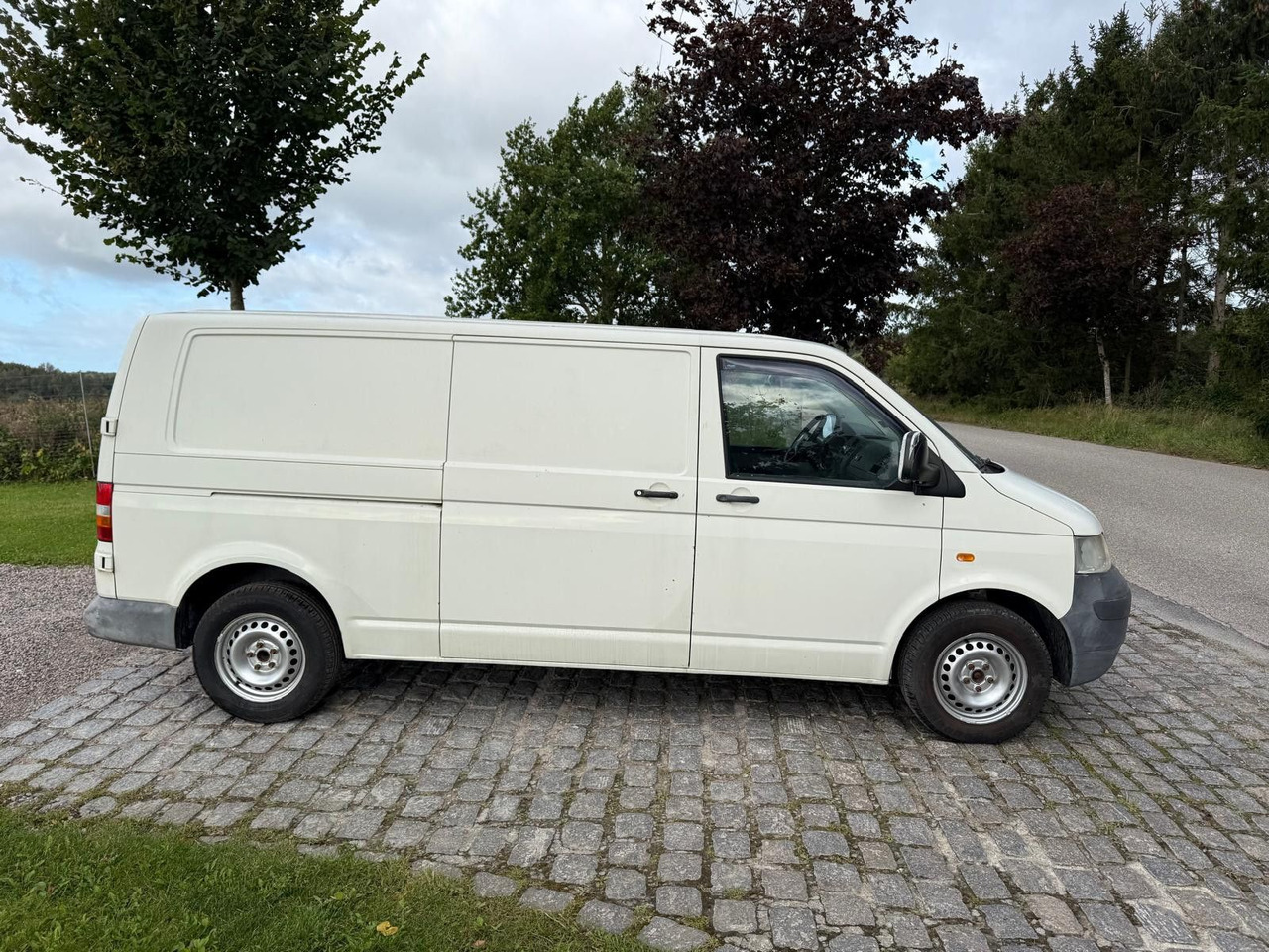Volkswagen T5 Transporter 2.5 TDI Kasten lang *2500 € - Furgoncino: foto 5 Volkswagen T5 Transporter 2.5 TDI Kasten lang *2500 € - Furgoncino: foto 5