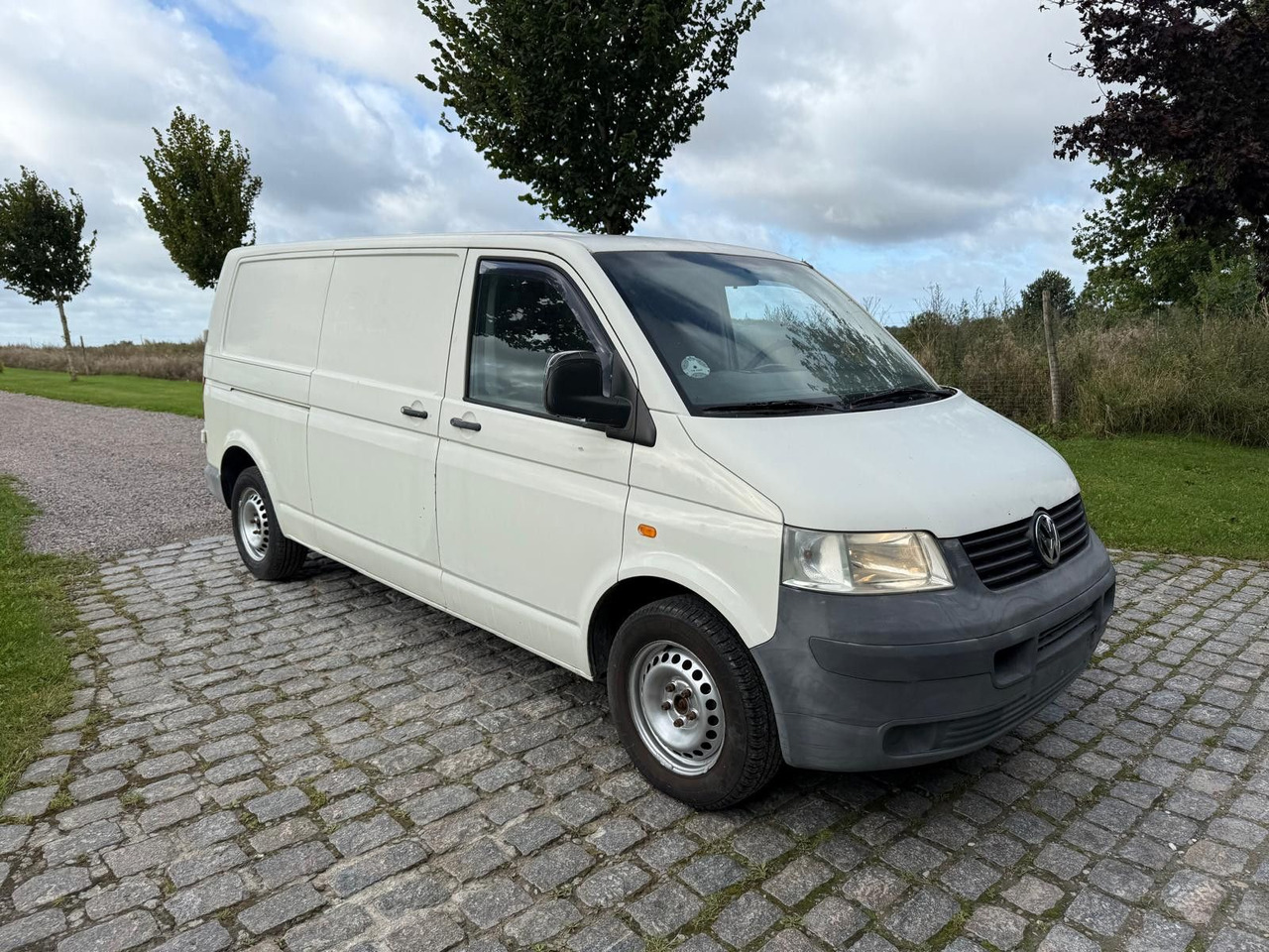 Volkswagen T5 Transporter 2.5 TDI Kasten lang - Furgoncino: foto 1 Volkswagen T5 Transporter 2.5 TDI Kasten lang - Furgoncino: foto 1