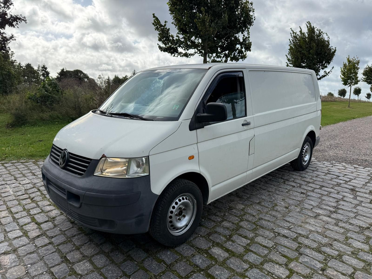 Volkswagen T5 Transporter 2.5 TDI Kasten lang - Furgoncino: foto 2 Volkswagen T5 Transporter 2.5 TDI Kasten lang - Furgoncino: foto 2