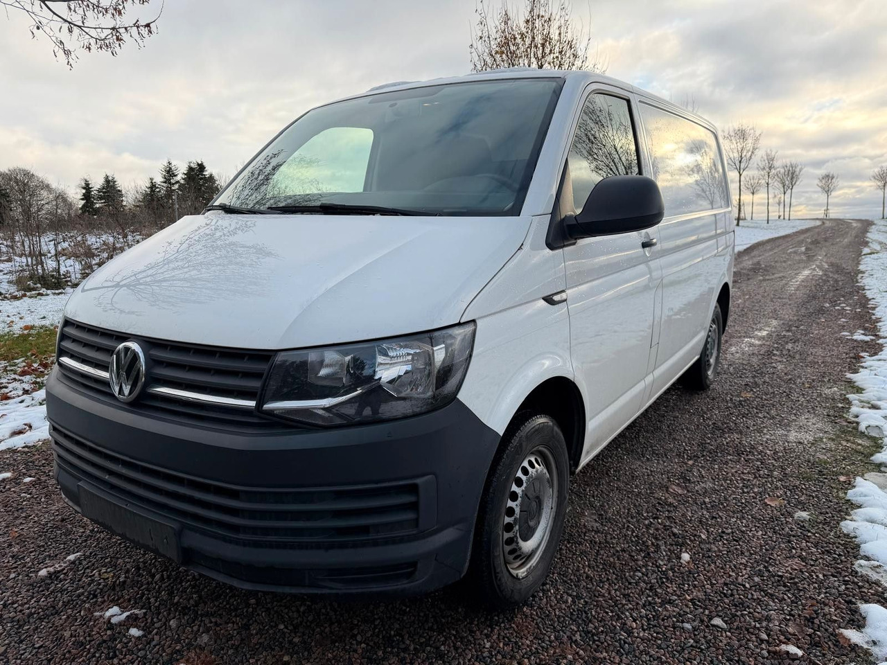 Volkswagen T6 Transporter Kasten Kombi - Pulmino: foto 1 Volkswagen T6 Transporter Kasten Kombi - Pulmino: foto 1