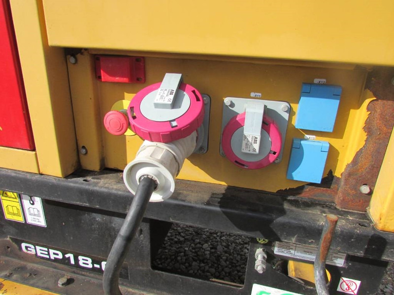 Olympian GEP 18-6 Lichtmast Zeppelin Lichtgiraffe Anhänger - Gruppo elettrogeno: foto 4 Olympian GEP 18-6 Lichtmast Zeppelin Lichtgiraffe Anhänger - Gruppo elettrogeno: foto 4