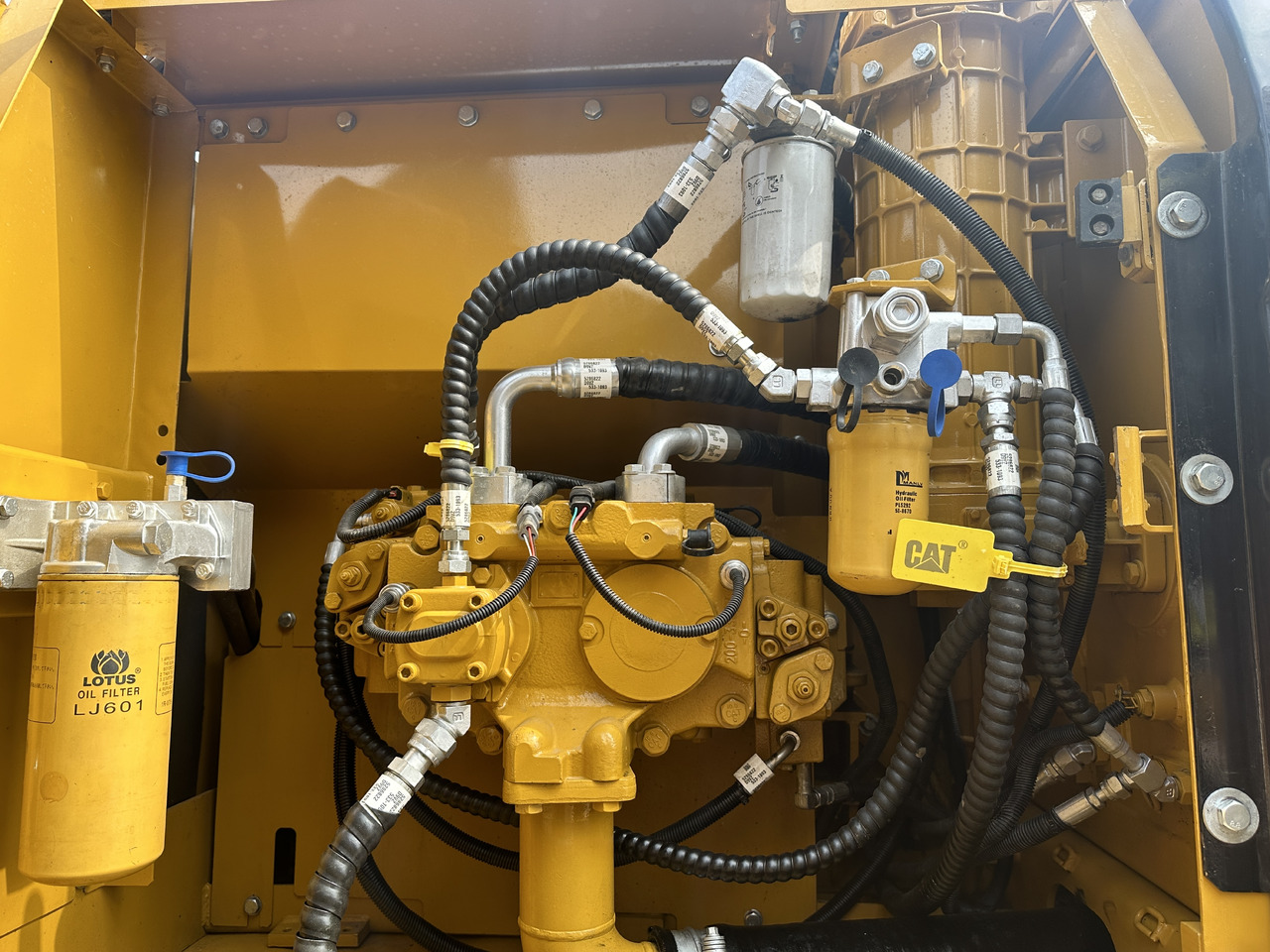 CATERPILLAR 320D2 - Escavatore gommato: foto 5 CATERPILLAR 320D2 - Escavatore gommato: foto 5