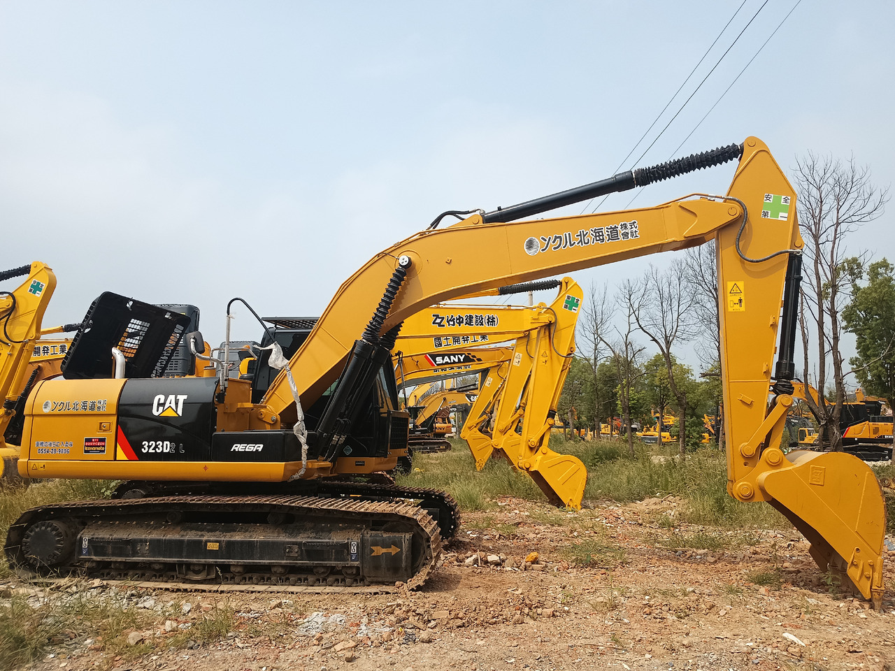 CATERPILLAR 323D2L - Escavatore cingolato: foto 1 CATERPILLAR 323D2L - Escavatore cingolato: foto 1