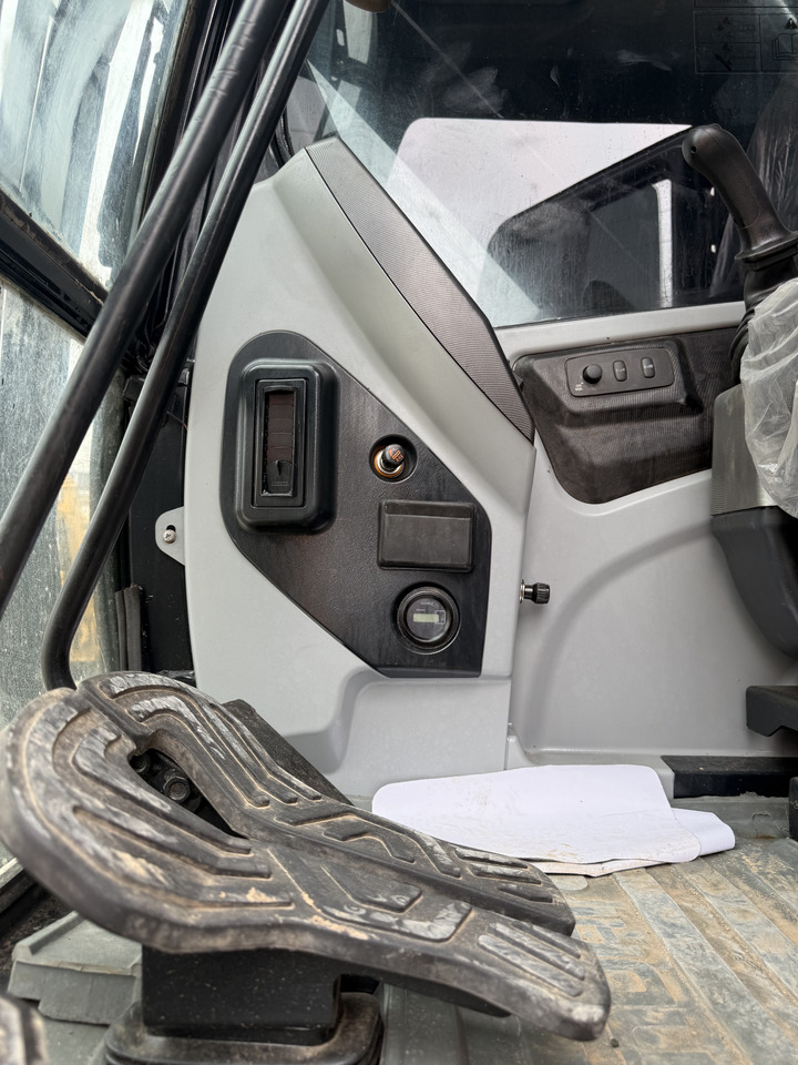 HYUNDAI HX220HD - Escavatore cingolato: foto 4 HYUNDAI HX220HD - Escavatore cingolato: foto 4