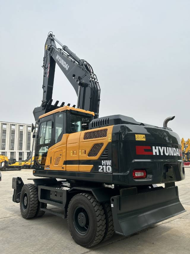 Hyundai HW210 - Escavatore gommato: foto 3 Hyundai HW210 - Escavatore gommato: foto 3