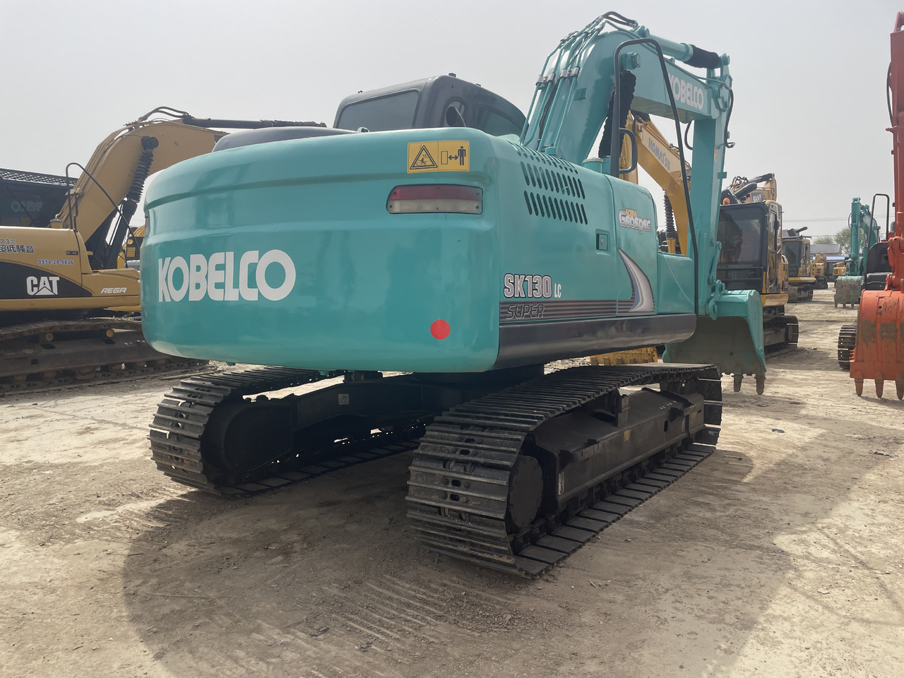 KOBELCO SK130-8 - Escavatore cingolato: foto 2 KOBELCO SK130-8 - Escavatore cingolato: foto 2