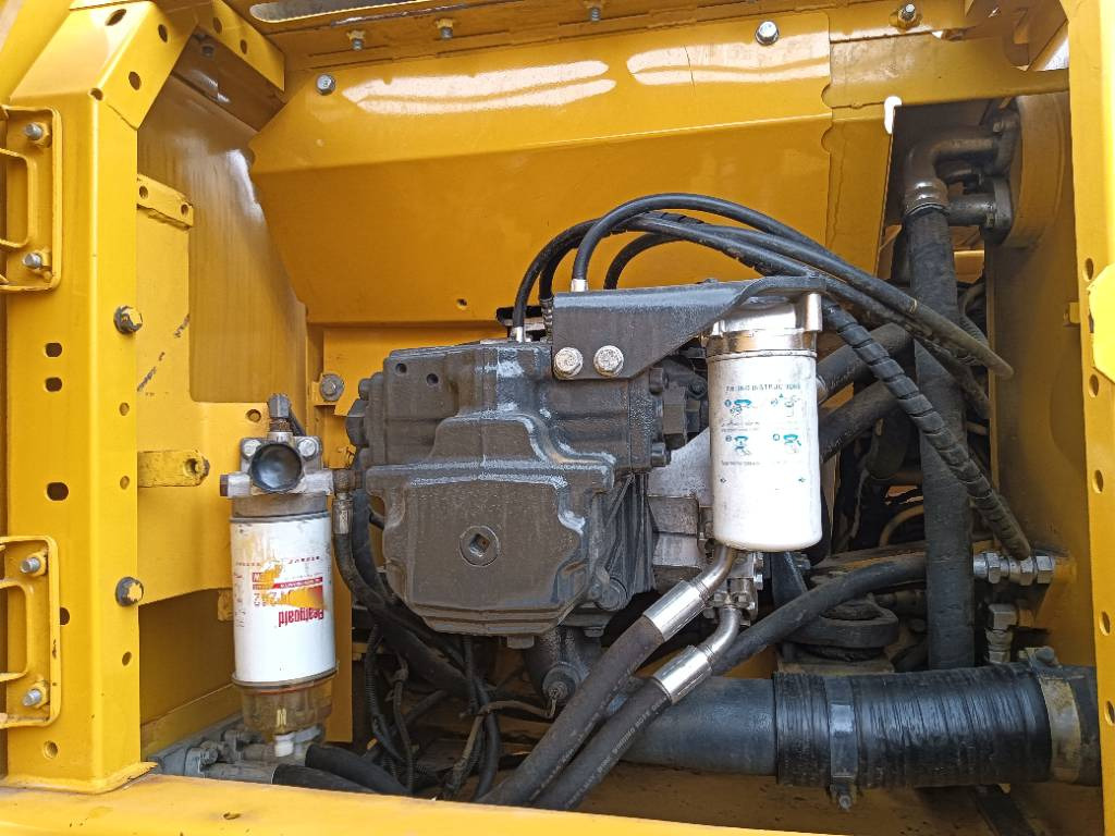 Komatsu PC 220-8 - Escavatore cingolato: foto 3 Komatsu PC 220-8 - Escavatore cingolato: foto 3