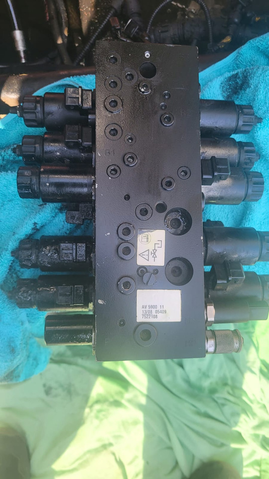 BT valve block 7522108 - Ricambi per Carrello retrattile: foto 1 BT valve block 7522108 - Ricambi per Carrello retrattile: foto 1