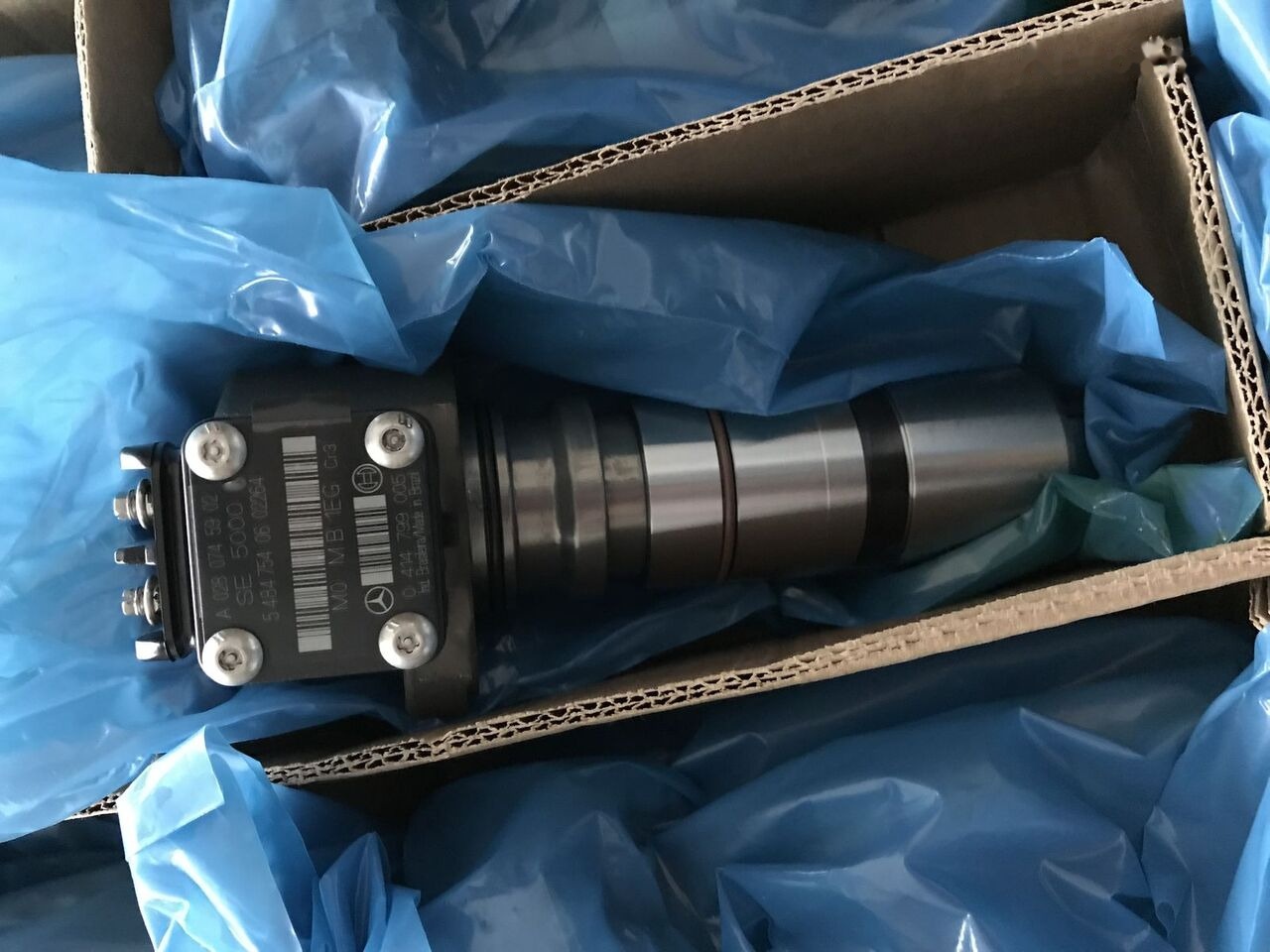 Bosch 028745902 Mercedes-Benz AXOR-ATEGO-ACTROS MERCEDES truck - Pompa di alimentazione per Camion: foto 2 Bosch 028745902 Mercedes-Benz AXOR-ATEGO-ACTROS MERCEDES truck - Pompa di alimentazione per Camion: foto 2