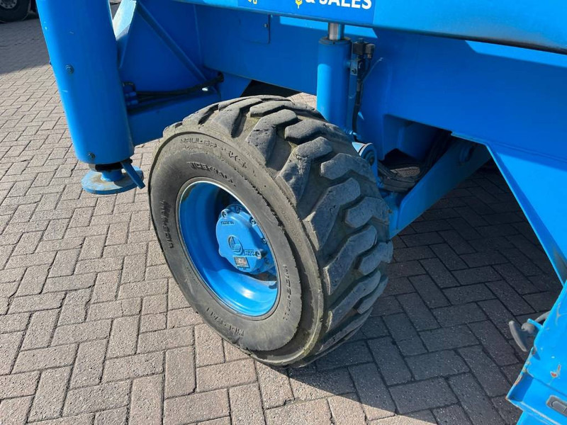 Holland lift M 250 DL 27 - Piattaforma a pantografo: foto 5 Holland lift M 250 DL 27 - Piattaforma a pantografo: foto 5