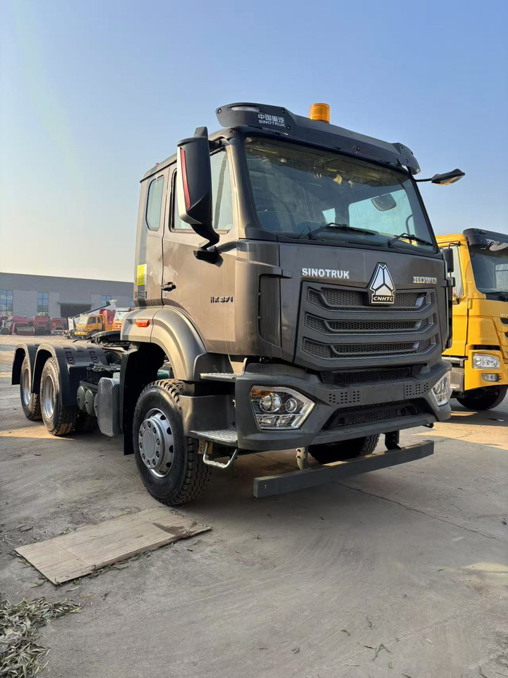 SINOTRUCK HOWO - Trattore stradale: foto 1 SINOTRUCK HOWO - Trattore stradale: foto 1