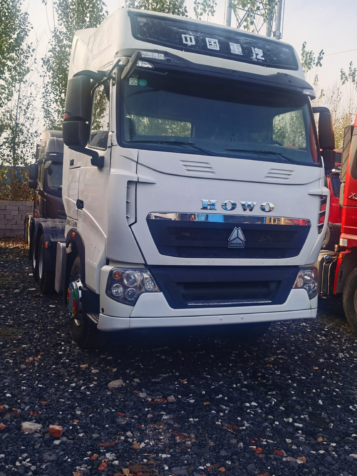 SINOTRUCK HOWO - Trattore stradale: foto 1 SINOTRUCK HOWO - Trattore stradale: foto 1