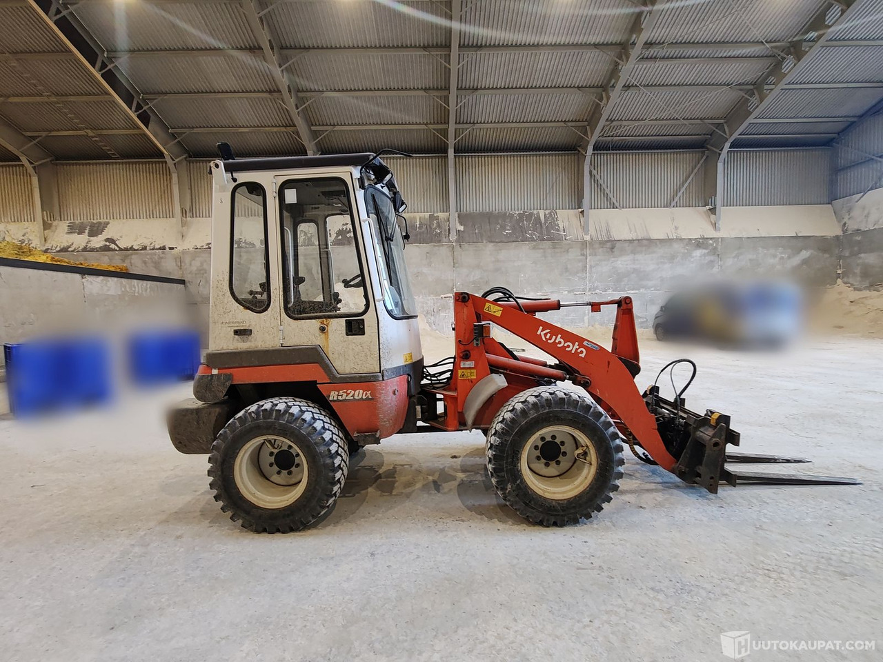 Kubota R520 kauhalla, piikeillä & harjakoneella, 2008, Nokia - Pala gommata: foto 2 Kubota R520 kauhalla, piikeillä & harjakoneella, 2008, Nokia - Pala gommata: foto 2